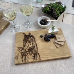 Oak Serving Board 30cm Horse