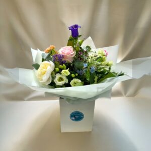 Hand tied bouquet country style.jpeg