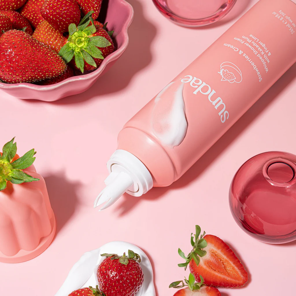 Sundae Whipped Shower Foam Strawberries & Cream 2 IMG 5802.webp