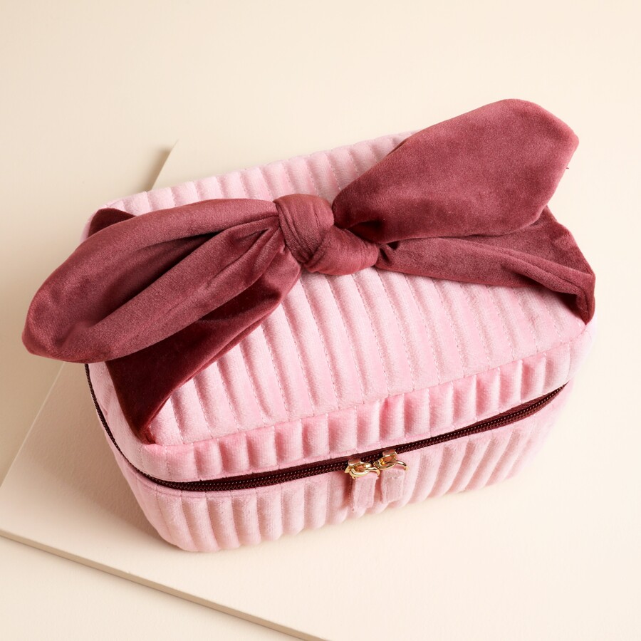 LARGE PINK AND BURGUNDY VELVET BOW VANITY MAKE UP BAG 2 IMG 6652.jpeg