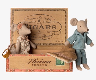 Mum & Dad mice in cigarbox 3 IMG 8018.jpeg