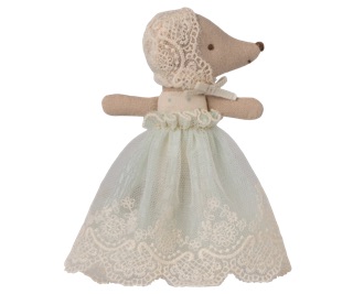 Baby mouse in gown – Mint IMG 8021.jpeg