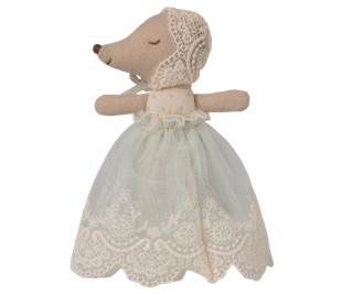 Baby mouse in gown – Mint 2 IMG 8022.jpeg