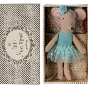 Dance mouse in daybed, Little sister
