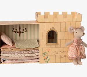 Princess and the pea, Big sister mouse Princess and the pea, Big sister mouse