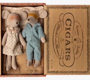 Mum & Dad mice in cigarbox