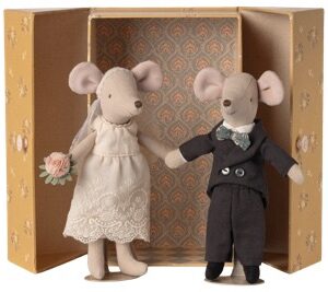 Wedding mice couple in box, Mum and Dad