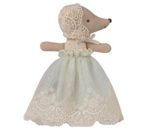 Baby mouse in gown Mint