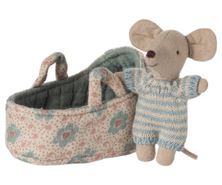 Baby mouse in carry cot – Blue IMG 8672.jpeg