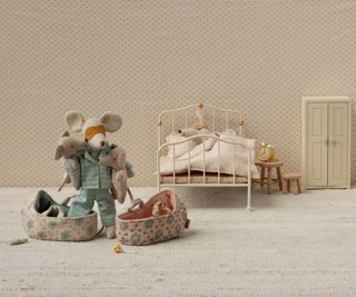 Baby mouse in carry cot – Blue 2 IMG 8673.jpeg