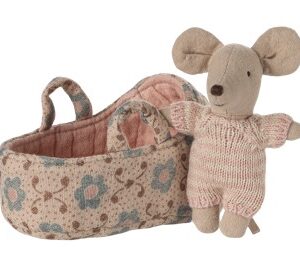 Baby mouse in carry cot Rose
