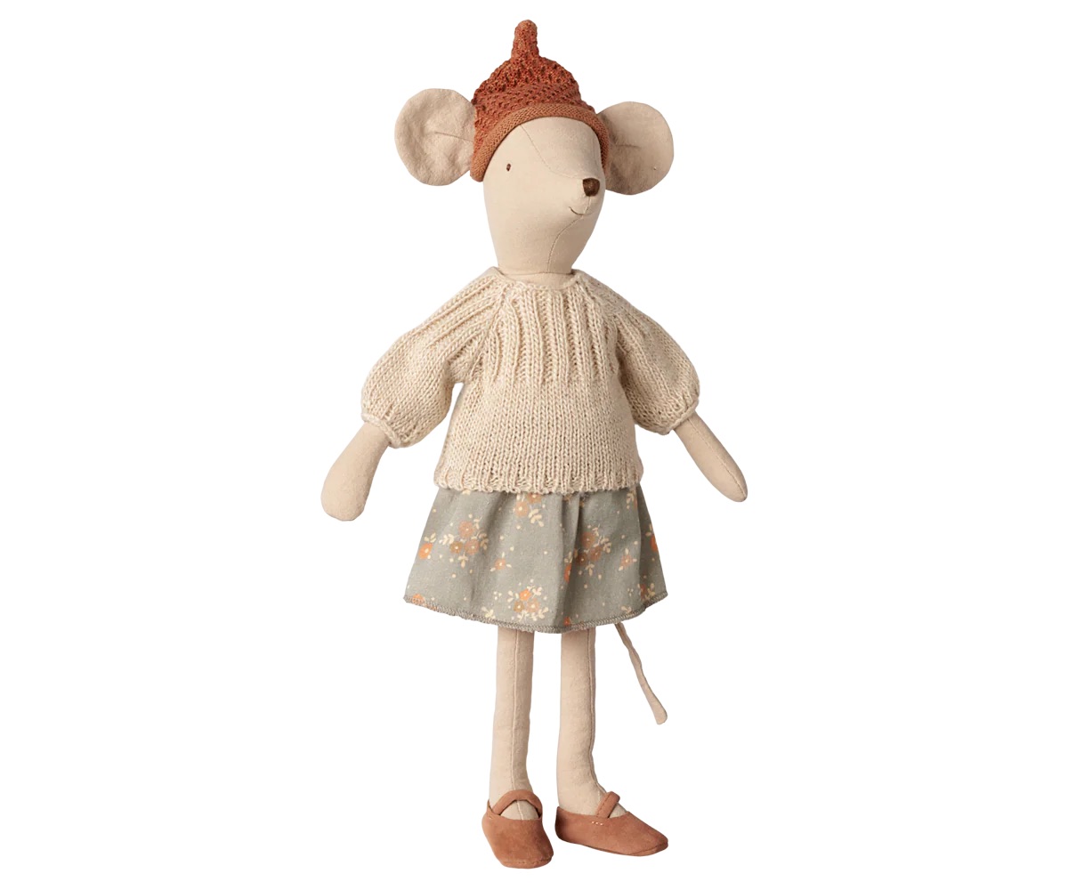 Mouse, Medium – Skirt and sweater IMG 0189.jpeg