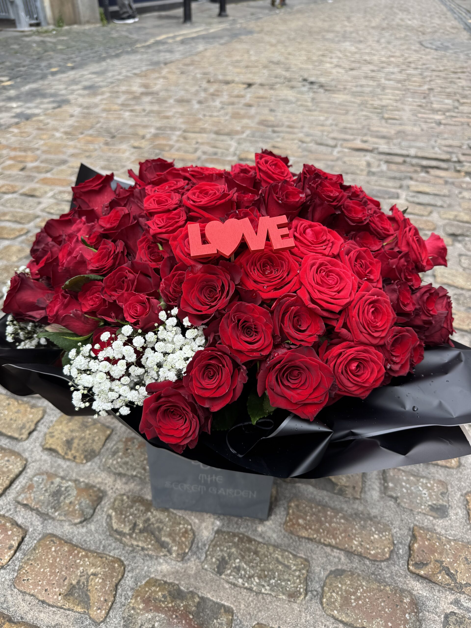 100 Luxury Red Rose Aqua Bouquet in Gift Box IMG 5749.jpeg