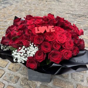 100 Luxury Red Rose Aqua Bouquet in Gift Box