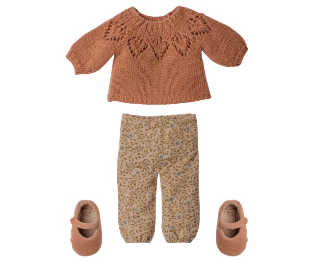 Bunny, Size 3 – Classic – Pants and knitted sweater 2 IMG 6204.jpeg